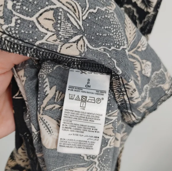 Old Navy | printed romper - Picture 7 of 7